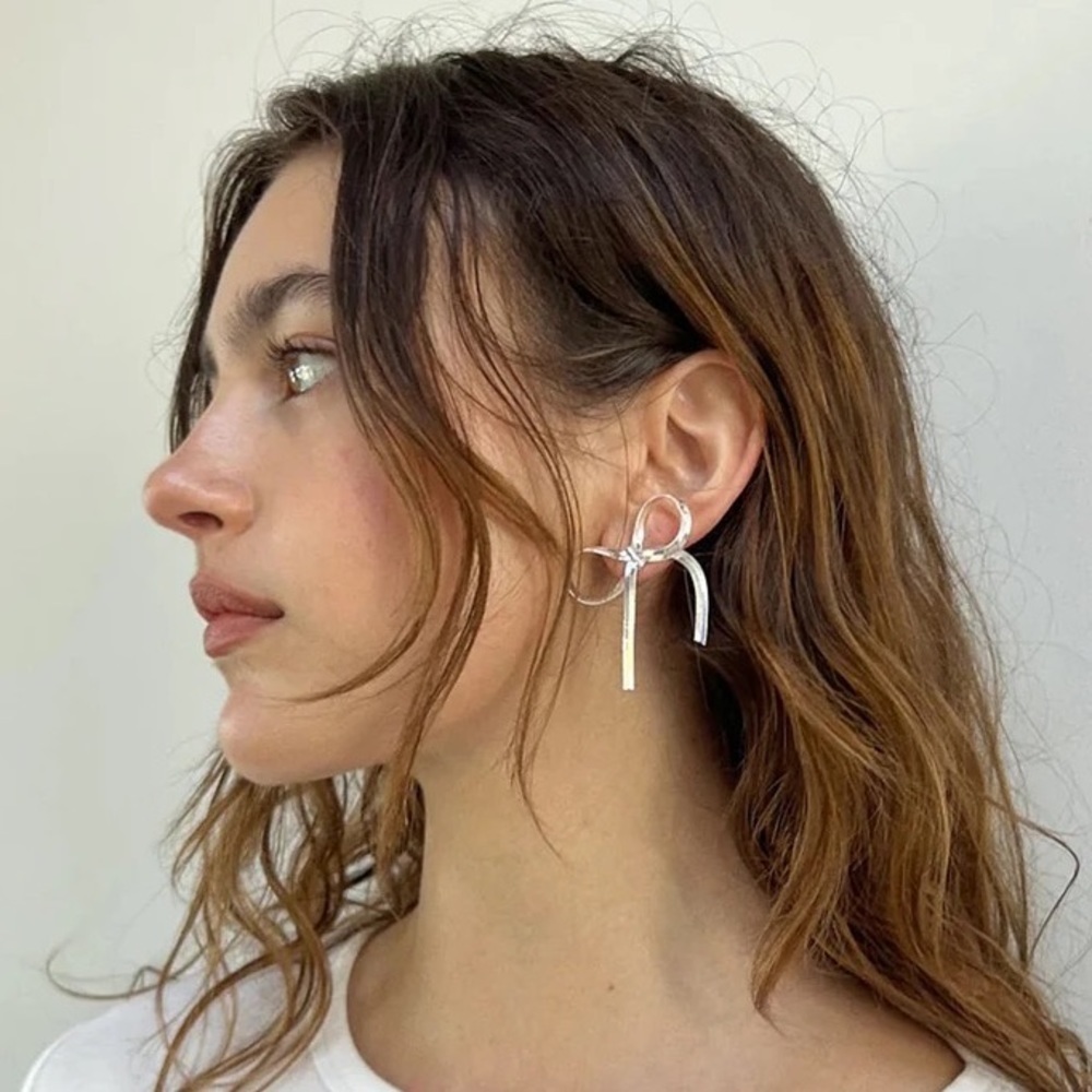 Chic Silver Ribbon Earrings
